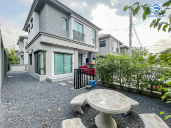 *****บ้านแฝดมือสอง ม.เวนิว ติวานนท์-รังสิต หลังมุม เนื้อที่ 43.5 ตร.ว. บ้านสวยตกแต่งพร้อมอยู่ ฟังก์ชัน 3 ห้องนอน 3 ห้องน้ำ จอดรถได้ 2 คัน แถมเครื่องปรับอากาศ 3 เครื่อง ต่อเติมบิ้วท์อินครัวเคาน์เตอร์พร้อมใช้งาน ทำเลดี ใกล้รถไฟฟ้าสายสีแดง "สถานีรังสิต", ทางด่วน "ศรีสมาน" และ "ศรีรัช"